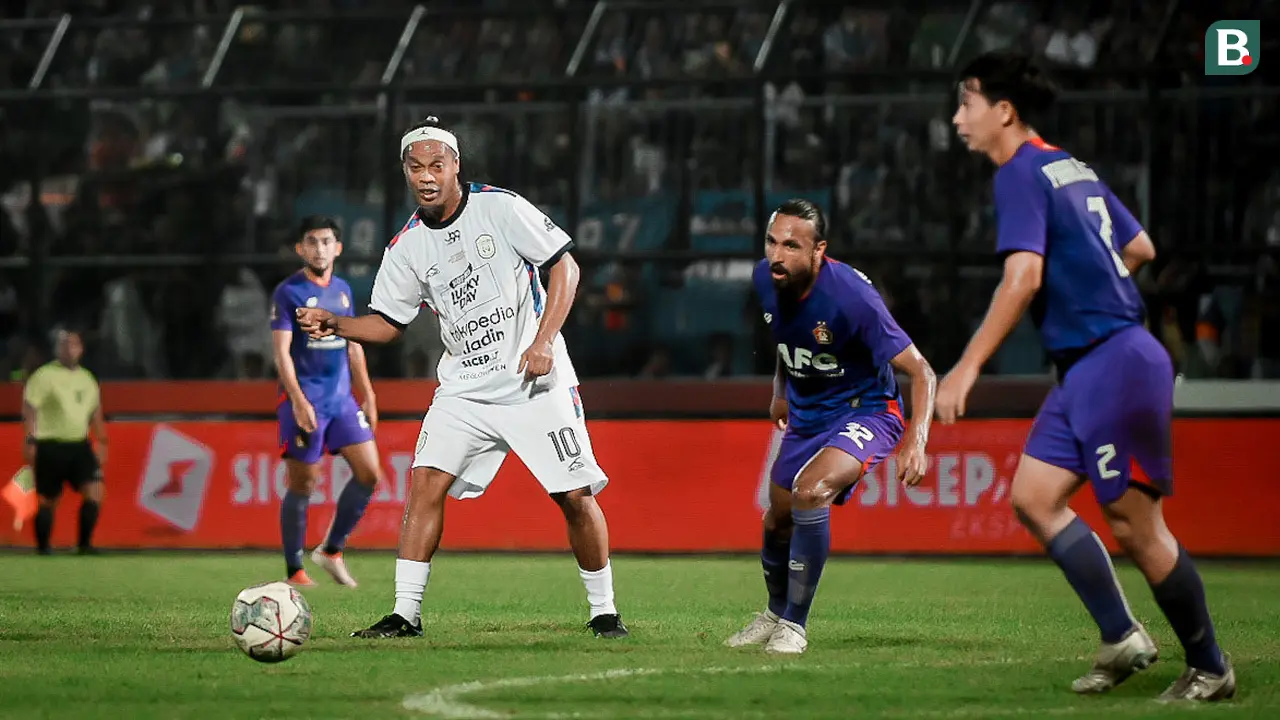 Foto: Diperkuat Ronaldinho, RANS Nusantara FC Tumbang dari Persik Kediri Pada Ajang Trofeo Meet the Star