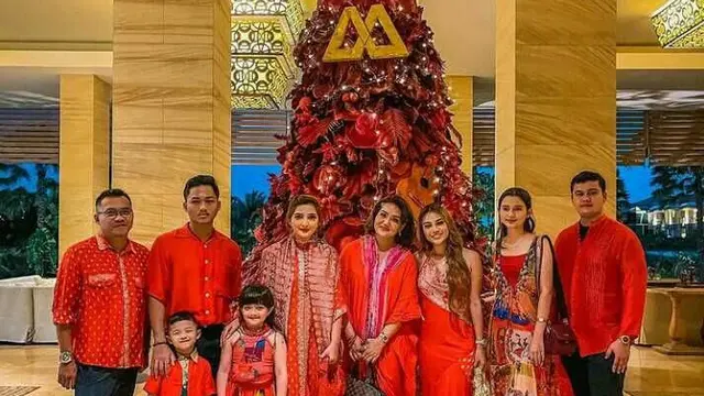 6 Potret Kebersamaan Azriel Hermansah Bareng Keluarga Sarah Menzel, Makin Akrab
