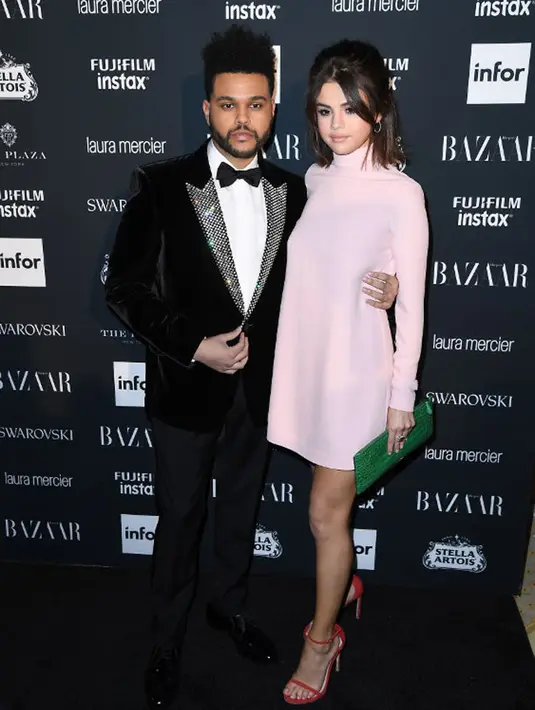 Seperti yang dilansir Hollywoodlife.com, seorang sumber mengatakan kejutan yang spesial akan terjadi dalam hubungan Selena dan The Weeknd. Sejak awal berpacaran, The Weeknd sudah yakin Selena adalah jodohnya. (AFP/Angela Weis)