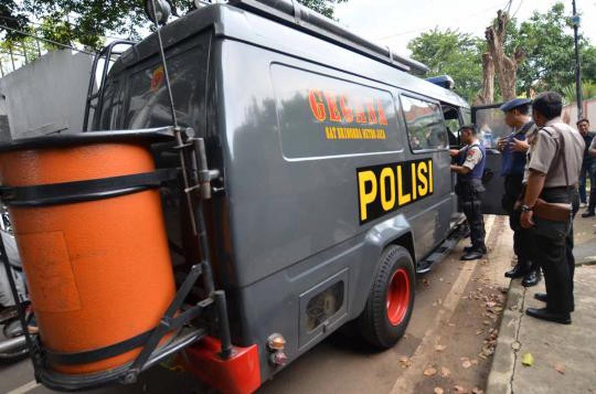 Gegana sisir Kantor LBH Jakarta