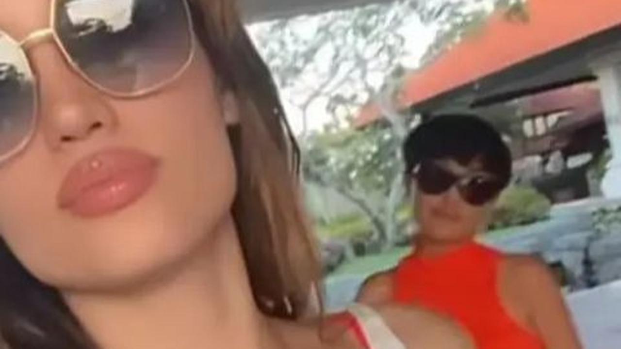 2. Cinta Laura baru saja merayakan Natal di Bali bersama keluarga, mengabadikan momen liburan dalam suasana penuh keceriaan.