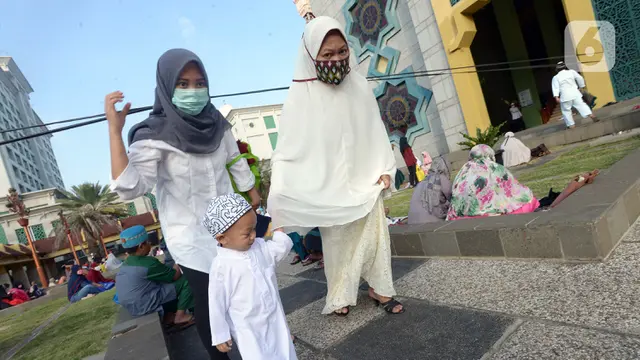 FOTO: Jakarta Islamic Centre Terapkan Protokol Kesehatan Salat Idul Adha