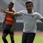 Asisten pelatih Timnas Indonesia U-22, Yunan Helmi, memberikan instruksi saat latihan di Lapangan ABC Senayan, Jakarta, Selasa (8/1). Latihan ini merupakan persiapan jelang Piala AFF U-22. (Bola.com/Vitalis Yogi Trisna)