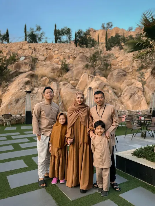 <p>Di momen ulang tahun itu, Ashanty mendapat banyak sekali doa dari orang-orang terdekat. [Foto: instagram.com/ashanty_ash]</p>