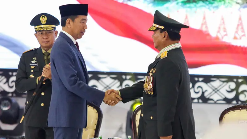 Menteri Pertahanan Prabowo Subianto menerima gelar Jenderal Kehormatan TNI pada Rabu, 28 Februari 2024. Gelar tersebut diberikan Presiden Joko Widodo (Jokowi) dalam Rapim TNI. Itulah top 3 news hari ini.