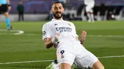 Karim Benzema. Striker Real Madrid asal Prancis ini mencetak gol ke-70 saat Real Madrid mengalahkan Atalanta 3-1 yang merupakan gol ke-58 untuk Real Madrid. Bersama Lyon ia mencetak 12 gol. Total membutuhkan 126 penampilan untuk mencetak 70 gol. (AFP/Pierre-Philippe Marcou)