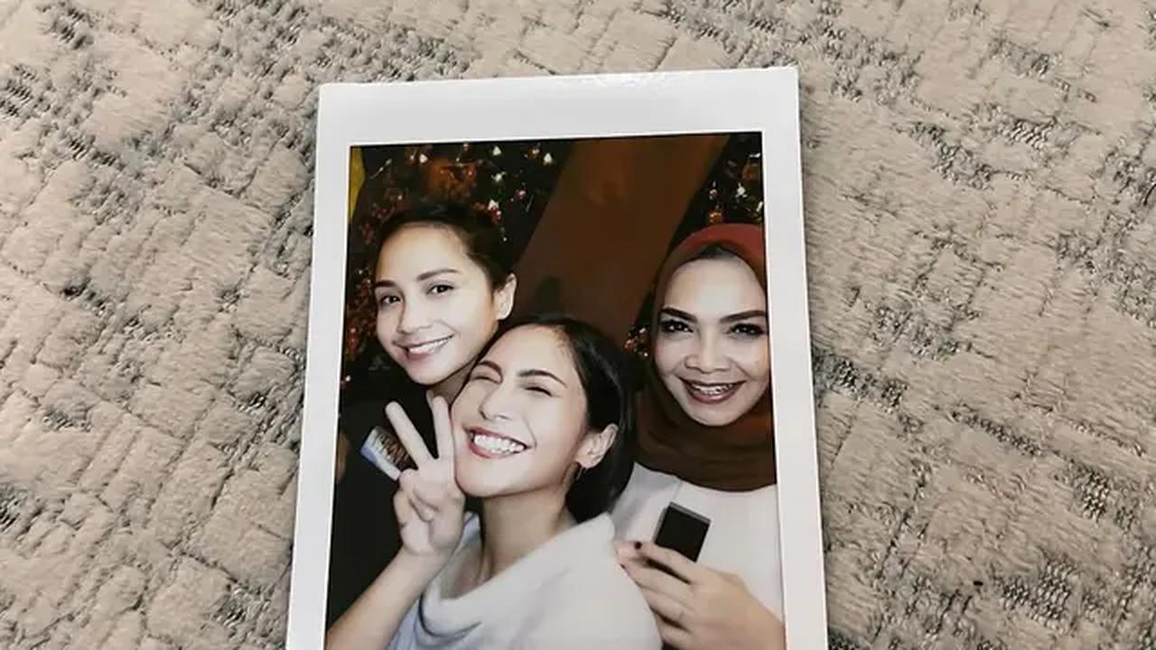 Nagita Slavina, Caca Tengker, dan Mama Rieta (Sumber: Instagram/cacatengker)