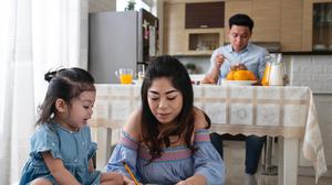 Kapan Gadget Mulai Jadi Masalah bagi Anak? Ini Penjelasan Psikolog