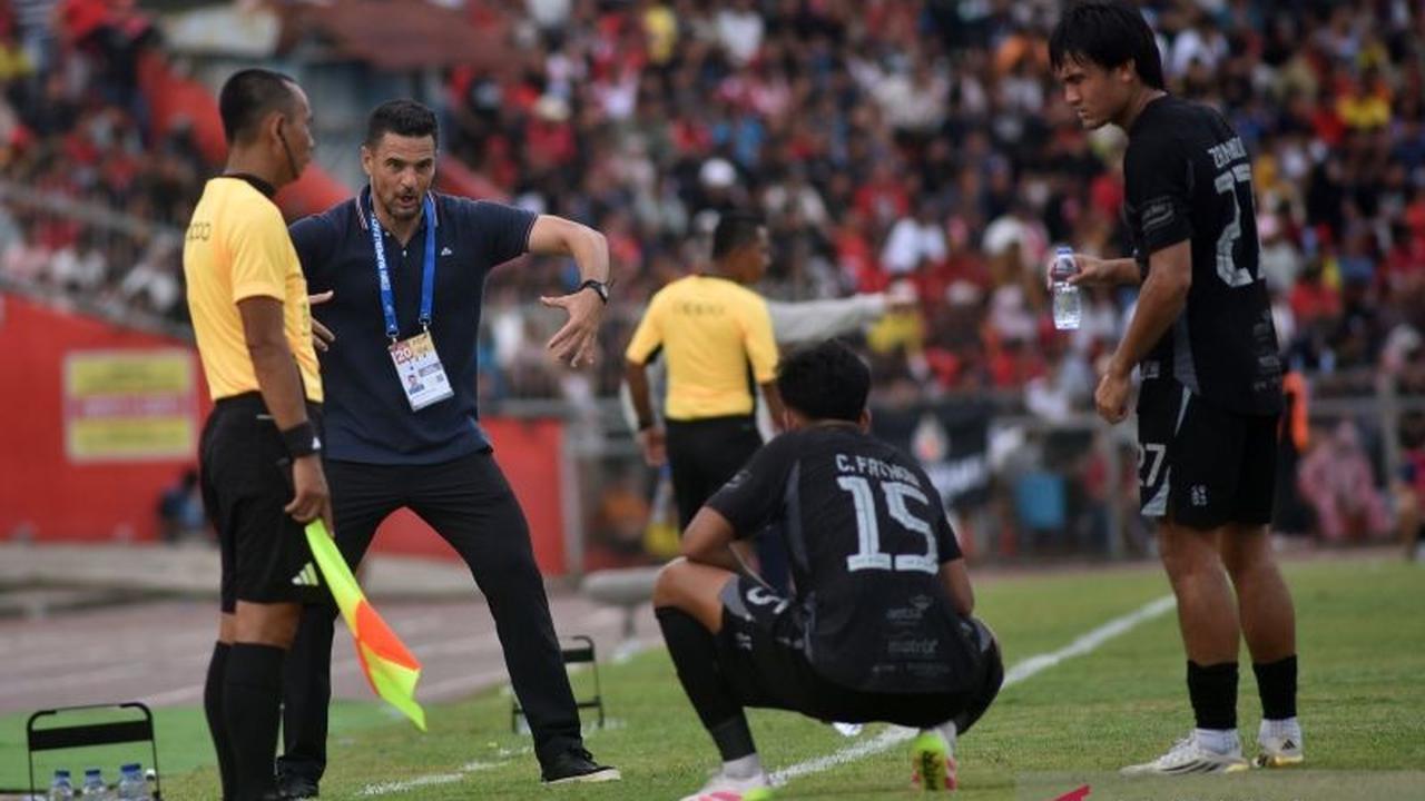 Evaluasi Carlos Pena Jelang Persita vs Persik di BRI Super League 2025/2026