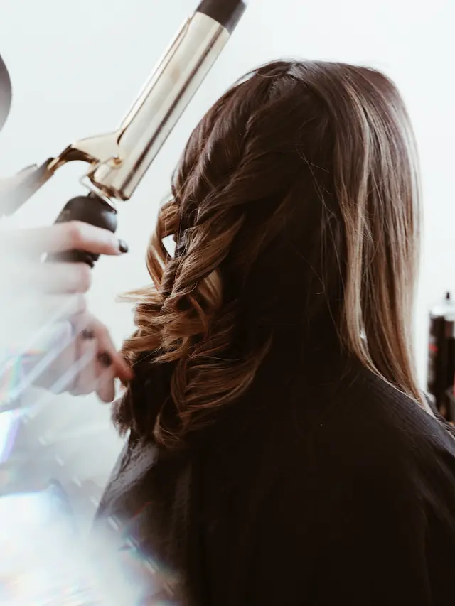 15 Cara Melembapkan Rambut Kering dan Rusak yang Mudah Dilakukan, Nggak Lagi Megar