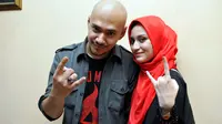 Husein Idol dan kekasihnya yang merupakan cucu Elvy Sukaesih, Zachira [Foto: Panji Diksana/Liputan6.com]