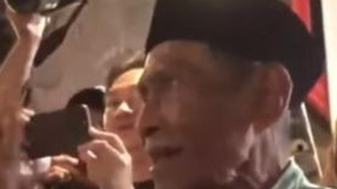 Curhat Penuh Semangat Pria 80 Tahun Depan Mahfud, Sejak Belum Sunat Sudah Gabung PDI