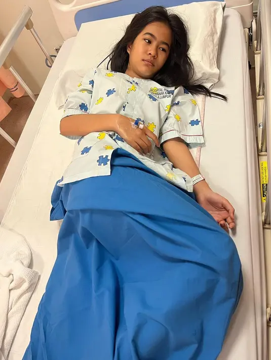 Beberapa potret perkembangan putri dibagikan di akun instagram @puterirafasya1. Akibat tragedi tersebut, putri harus mengenakan panpers selama beberapa hari. [Instagram/puterirafasya1]