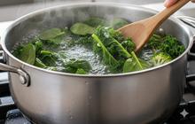 7 Cara Memanfaatkan Air Rebusan Sayur agar Tidak Terbuang Percuma, Jangan Langsung Dibuang