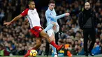Bek baru Manchester City, Aymeric Laporte (tengah) berusaha membuang bola dari kawalan pemain West Bromwich Albion's, Salomon Rondon saat bertanding pada lanjutan Liga Inggris di Stadion Etihad, (31/1). Man City menang 3-0. (Martin Rickett/PA via AP)