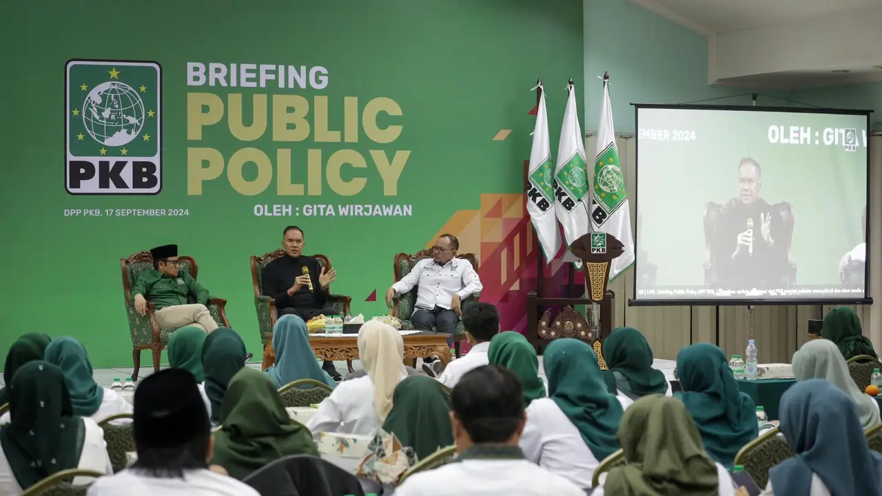 Dewan Pengurus Pusat Partai Kebangkitan Bangsa (DPP PKB) mengundang mantan Menteri Perdagangan sekaligus host dari podcast Endgame, Gita Wirjawan (tengah) ke kantor pusat di Jalan Raden Saleh Jakarta Pusat, Selasa (17/9/2024) (Istimewa)