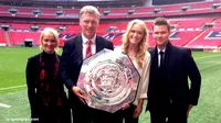 Moyes Foto Bersama Keluarga Usai Raih Gelar Perdana
