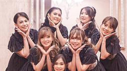 Bersama ketujuh anggotanya, dalam setiap penampilannya Chibi Chibi selalu tampil kompak mengenakan kostum. Baik itu dress, hingga setelan lainnya yang tetap terlihat feminim. Banyak netizen dan penggemar yang selalu memuji setiap gayanya yang menawan. (Liputan6.com/IG/@chibichibi.idn)