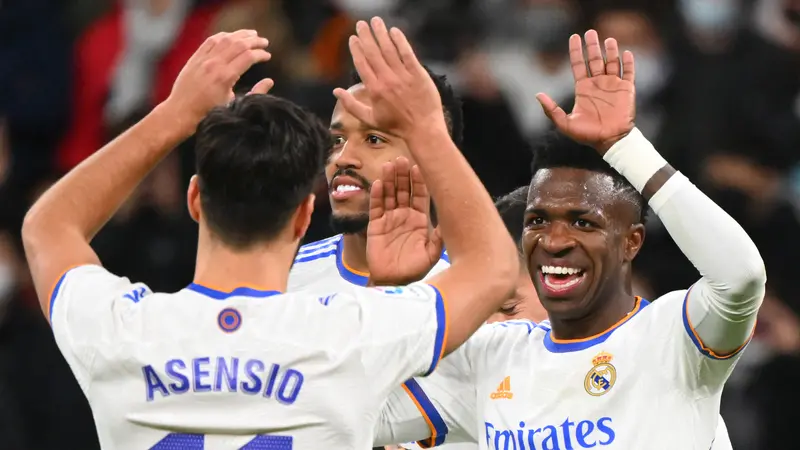 Foto: Duet Karim Benzema - Vinicius Junior Gacor, Real Madrid Sikat Valencia dan Kukuh di Puncak Klasemen Liga Spanyol