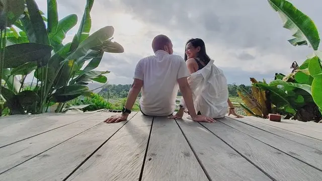 Indah Indriana telah menikah dengan Diaz Adritya Putra Adrian pada 5 Juni 2021 lalu (https://www.instagram.com/p/CQfykp-sHoI/?utm_medium=copy_link)