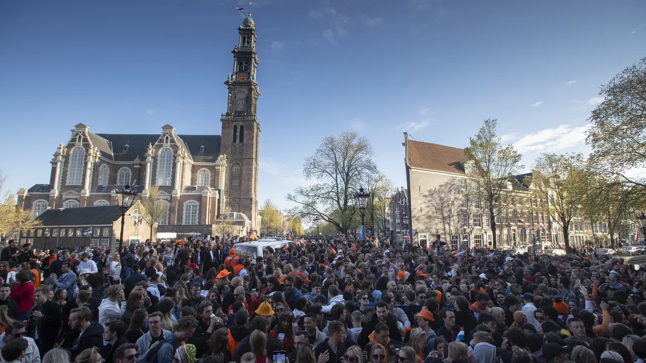 FOTO: Suka Ria Warga Belanda Rayakan Ulang Tahun Raja Willem-Alexander