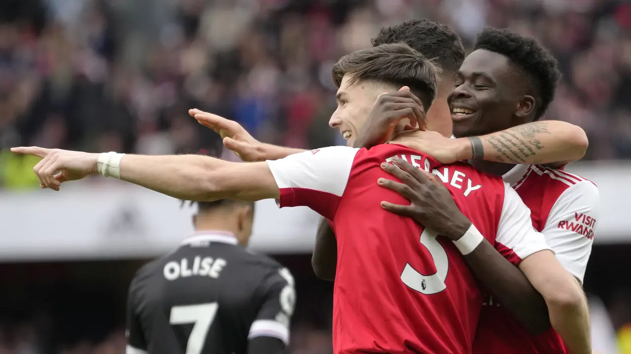 Arsenal menang 4-1 atas Crystal Palace.