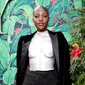 Lupita Nyong'o kenakan breastplate yang dibuat berdasarkan badannya sendiri. (Dok. Twitter/itgirlenergy)