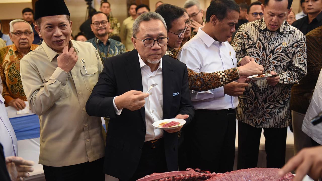 FOTO: Setahun Pemerintahan Prabowo, Zulhas Umumkan Impor Beras Nol Persen