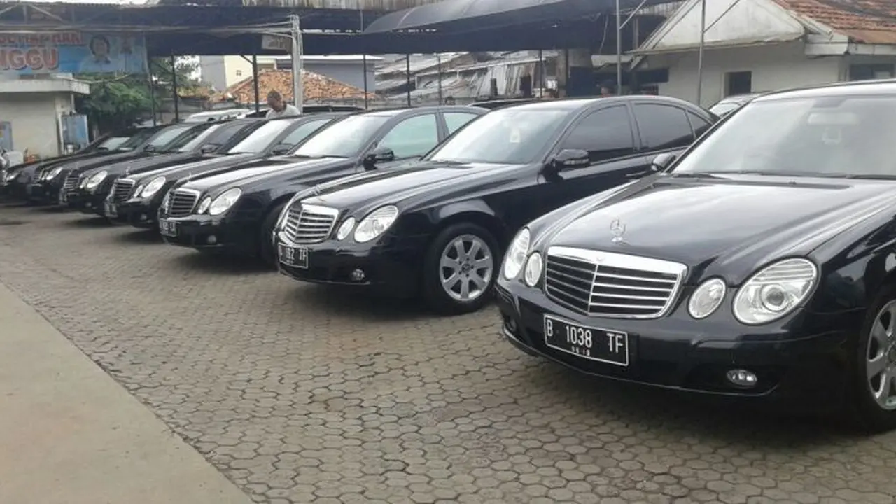 Menikmati Sedan Mewah Eks Silver Bird