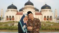 Lebih Cantik Siapa, Istri Tommy Kurniawan atau Mantan?