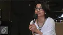 Ruth Sahanaya memberi masukan jelang final Toracino Cool Expression di Studio Abbe, Jakarta, Jumat (3/6/2016). Tiga finalis Toracino Cool Expression mendapat coaching clinic bersama Ruth Sahanaya. (Liputan6.com/Gempur M Surya)