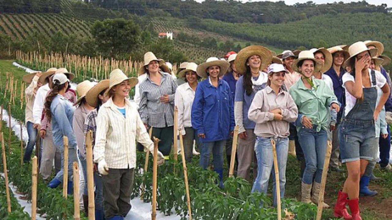Para Pria Single, Silahkan Kunjungi Desa Khusus Wanita di Brasil!