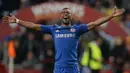 Ashley Cole. Bek asal Inggris ini meninggalkan Arsenal pada musim 2006/2007 menuju Chelsea. Pada musim 2009/2010 ia sukses meraih gelar Premier League bersama Chelsea setelah sebelumnya mampu meraih 2 gelar Premier League bersama Arsenal pada musim 2001/2002 dan 2003/2004. (AFP/Andrew Yates)