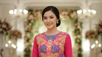 8 Rekomendasi Blouse Batik Wanita Model Peplum Kombinasi Kain Polos untuk Kondangan