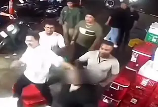 Penegakan hukum di kasus dugaan penyerangan dan penganiayaan karyawan Astro Hub Ampera, Pasar Minggu, dipastikan tetap berlanjut meski ada upaya mediasi. (Foto: Tangkapan Layar Sosmed)