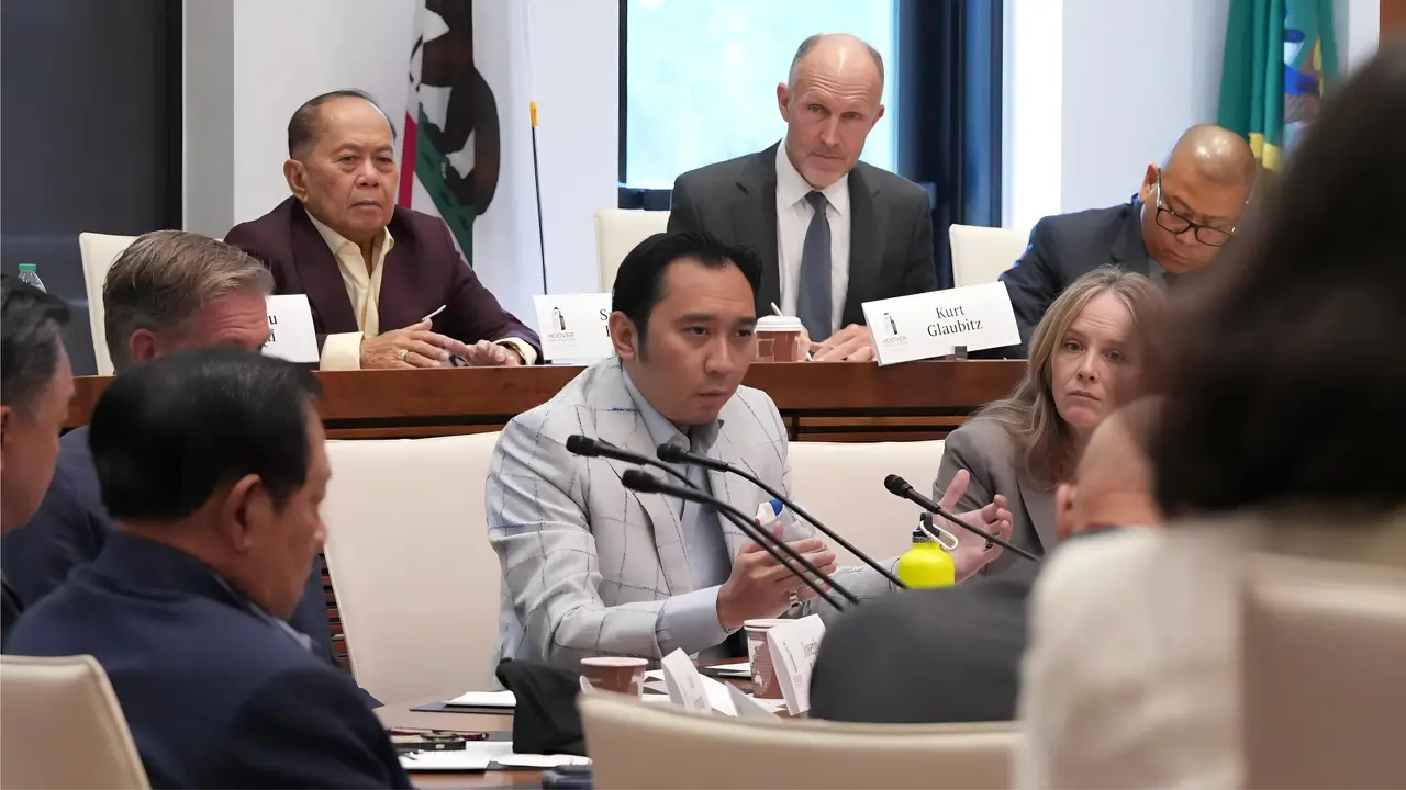 Wakil Ketua MPR RI dari Partai Demokrat Edhie Baskoro Yudhoyono (Ibas) menghadiri acara “US-Indonesia Economic Security Roundtable (Global Policy and Strategy Initiative)” di Annenberg Conference Room, Stanford University, Palo Alto, Amerika Serikat, Sela