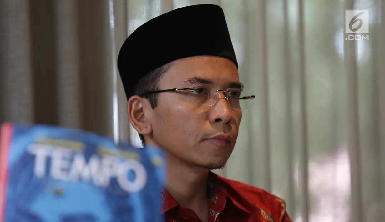 Mantan Gubernur NTB TGB Muhammad Zainul Majdi konferensi pers di Jakarta, Rabu (19/9). TGB beralasan uang di rekeningnya berasal dari penghasilannya sebagai rektor, pemilik ponpes, gubernur, dan sumbangan untuk pesantrennya. (Merdeka.com/Imam Buhori)