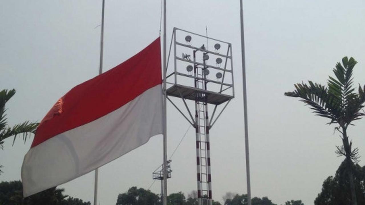 Bendera setengah tiang berkibar di Markas TNI AU Pekanbaru