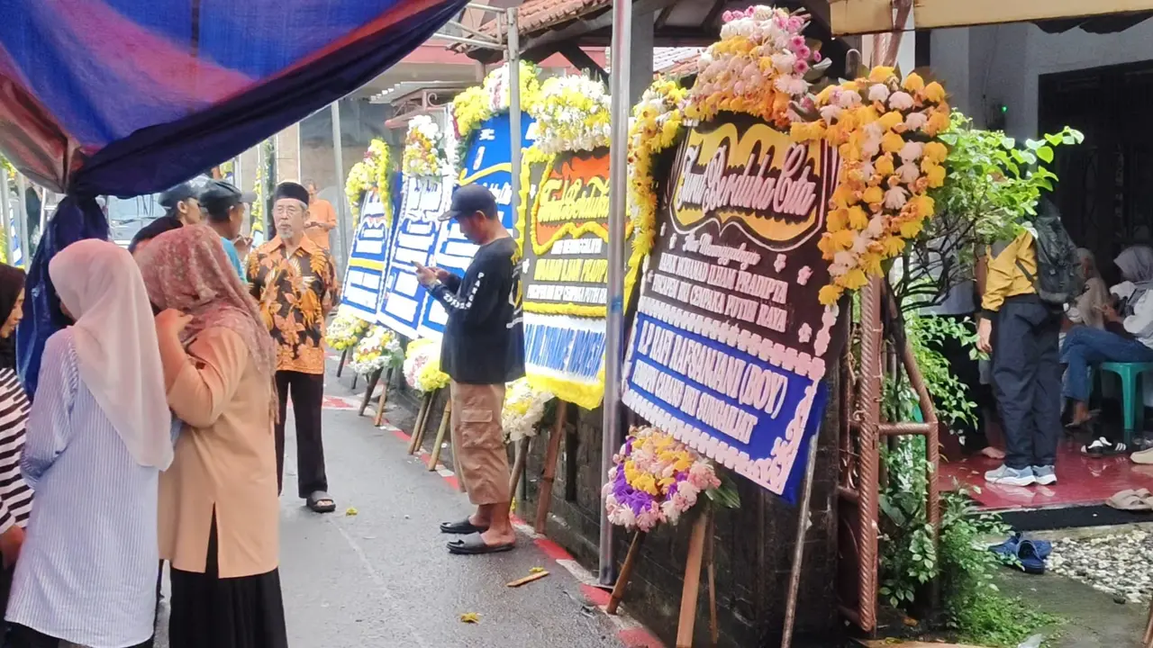 Rumah duka Mohamad Ilham Pradipta, Kepala Kantor Cabang sebuah bank.