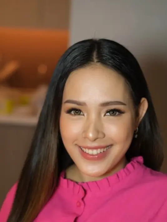 Lady Nayoan kembali menyematkan nama Kjaernett sebagai user name Instagramnya. []Instagram/stefanymakeup]