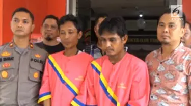 Dua pria di Palembang ditangkap aparat Polsek Ilir Timur Satu Palembang sesaat setelah membeli satu sabu-sabu untuk pesta sabu bersama.