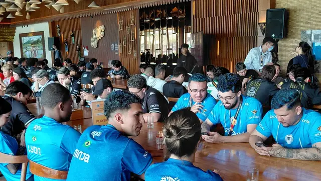 Tim asal Brasil, E1 Sports saat Konferensi Pers FFWS Global Finals 2025, Senin (27/10/2025)