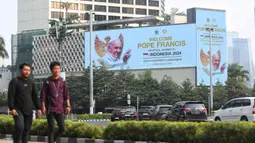 Pemimpin Gereja Katolik Dunia, Paus Fransiskus akan melakukan lawatan ke Indonesia pada Selasa hingga Jumat (3-6/9/2024) mendatang. (Liputan6.com/Angga Yuniar)