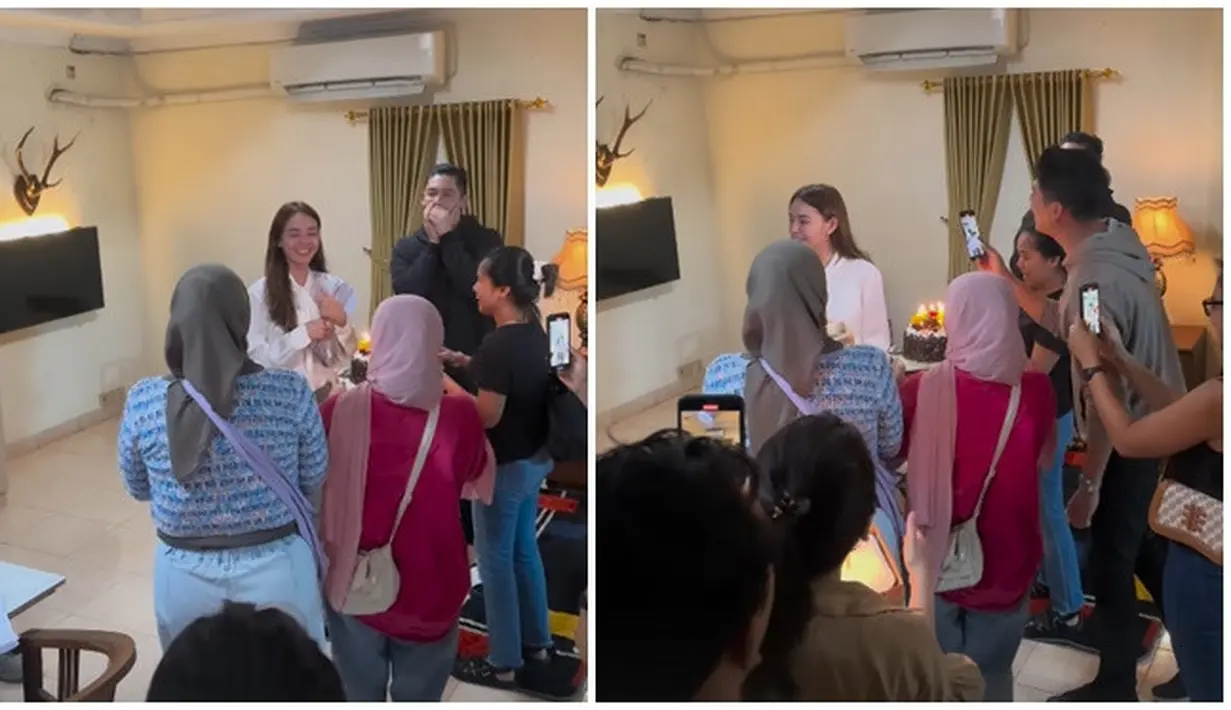 Terlihat para pemain dan kru yang ikut memberikan kejutan untuk Amanda mengabadikan momen tersebut. Kebahagiaan terpancar jelas di wajah bintang film Bila Esok Ibu Tiada ini ketika berdiri menyambut para pemain dan kru yang memberikan kejutan kepadanya. Diketahui para pemain dan kru memberikan kejutan kepada Amanda Manopo tepat di jam 12 malam. (Liputan6.com/IG/@salshabillaadr)