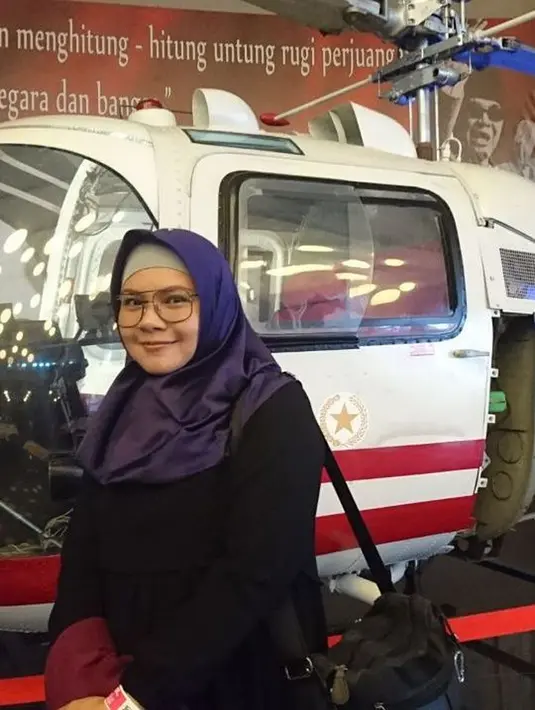 Penyanyi Theresia Ebenna Ezeria pardade yang biasa dikenal dengan sebutan  Tere. Penyanyi yang sekarang jarang muncul lantaran menekuni politik itu memutuskan mualaf sejak tahun 2001. Ia mengaku mendapat hidayah dari mimpi. (instagram.com/teretorial)
