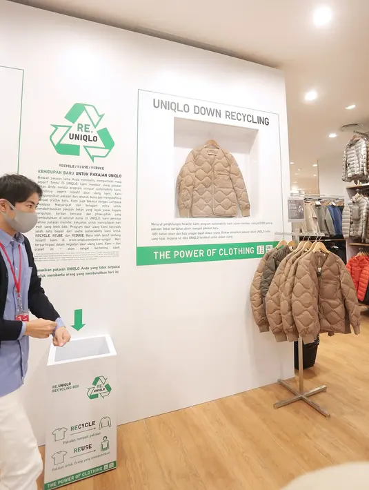 Recycling Box juga disediakan pada Sustainable Corner untuk pengunjung menyumbangkan pakaian yang tidak terpakai. Pakaian yang masih layak, akan didonasikan oleh UNIQLO kepada mereka yang membutuhkan. (Bambang E Ros/Fimela.com)