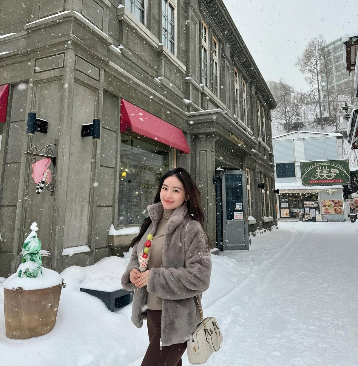 8 Potret Natasha Wilona Lakukan Snowboard di Tengah Salju, Aksinya Keren