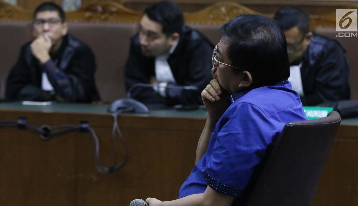 Terdakwa perintangan proses penyidikan KPK, Lucas saat menjalani sidang pembacaan putusan di Pengadilan Tipikor, Jakarta, Rabu (20/3). Lucas divonis bersalah dan dihukum 7 tahun penjara dan denda Rp 600 juta. (Liputan6.com/Helmi Fithriansyah)