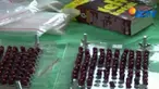 Modus para pelaku dengan mengemas narkoba ke dalam kapsul lalu dimasukkan ke dalam kotak minuman ringan.