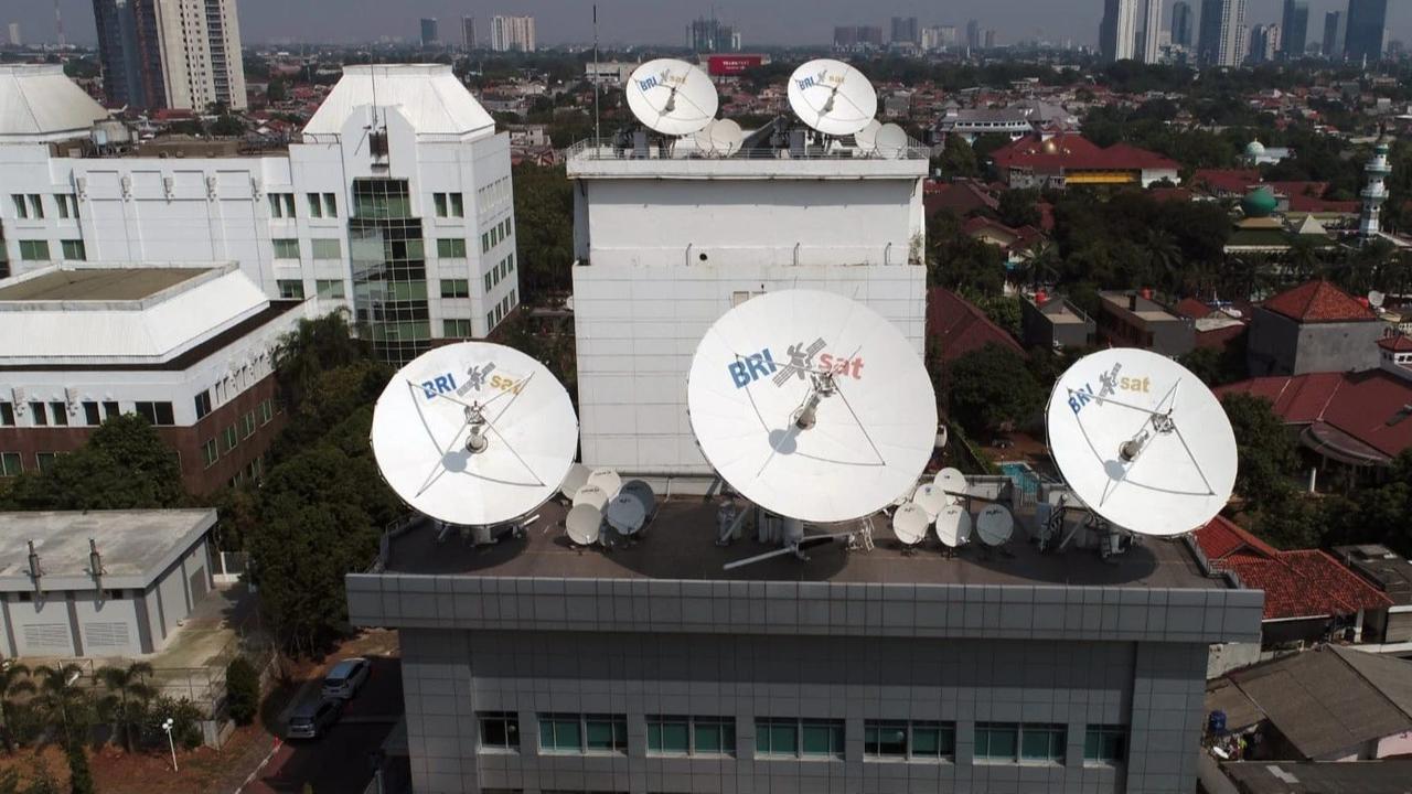 Akses Layanan BRI Tetap Terjaga di Daerah Terisolir Bencana Banjir Bandang melalui Satelit